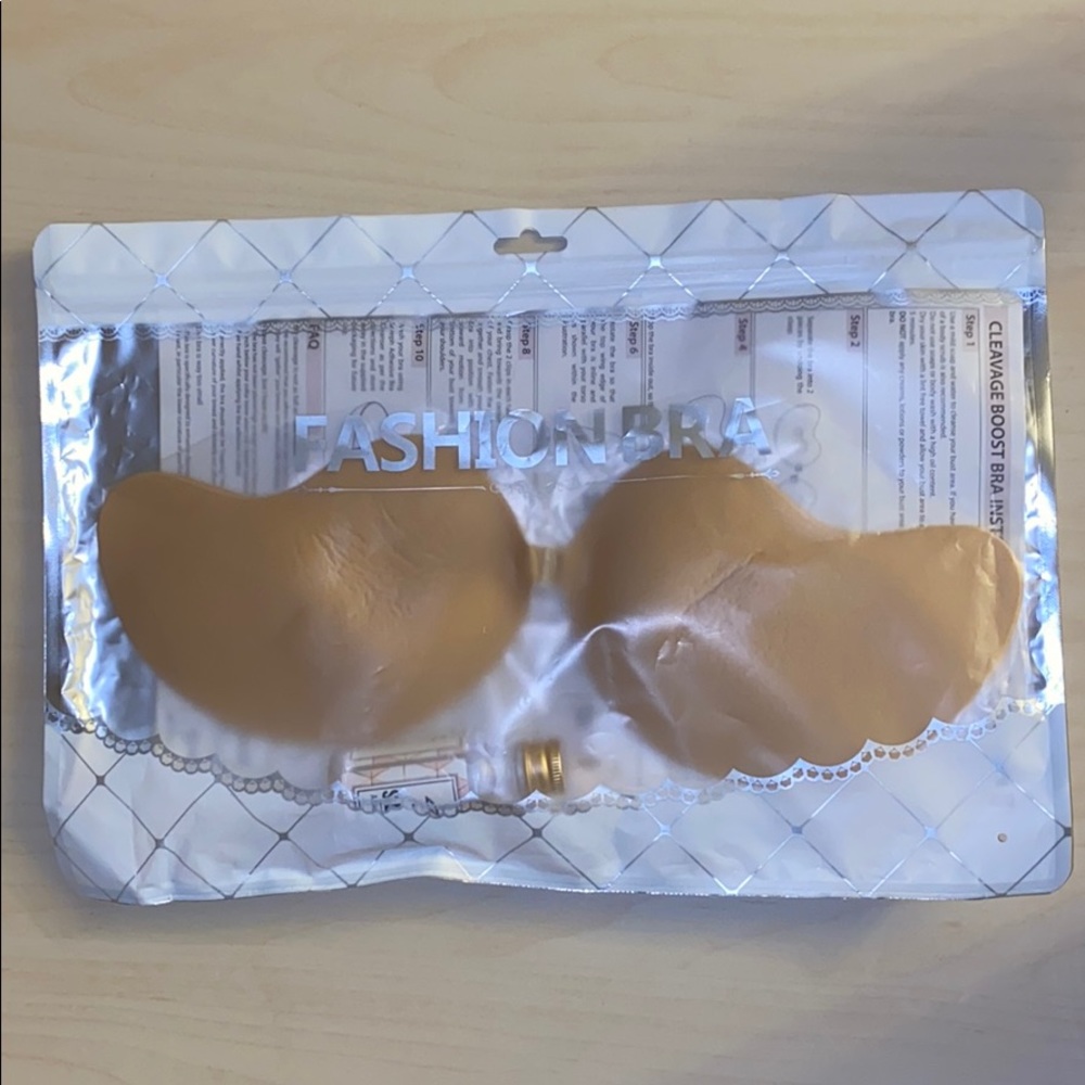 Adhesive bra